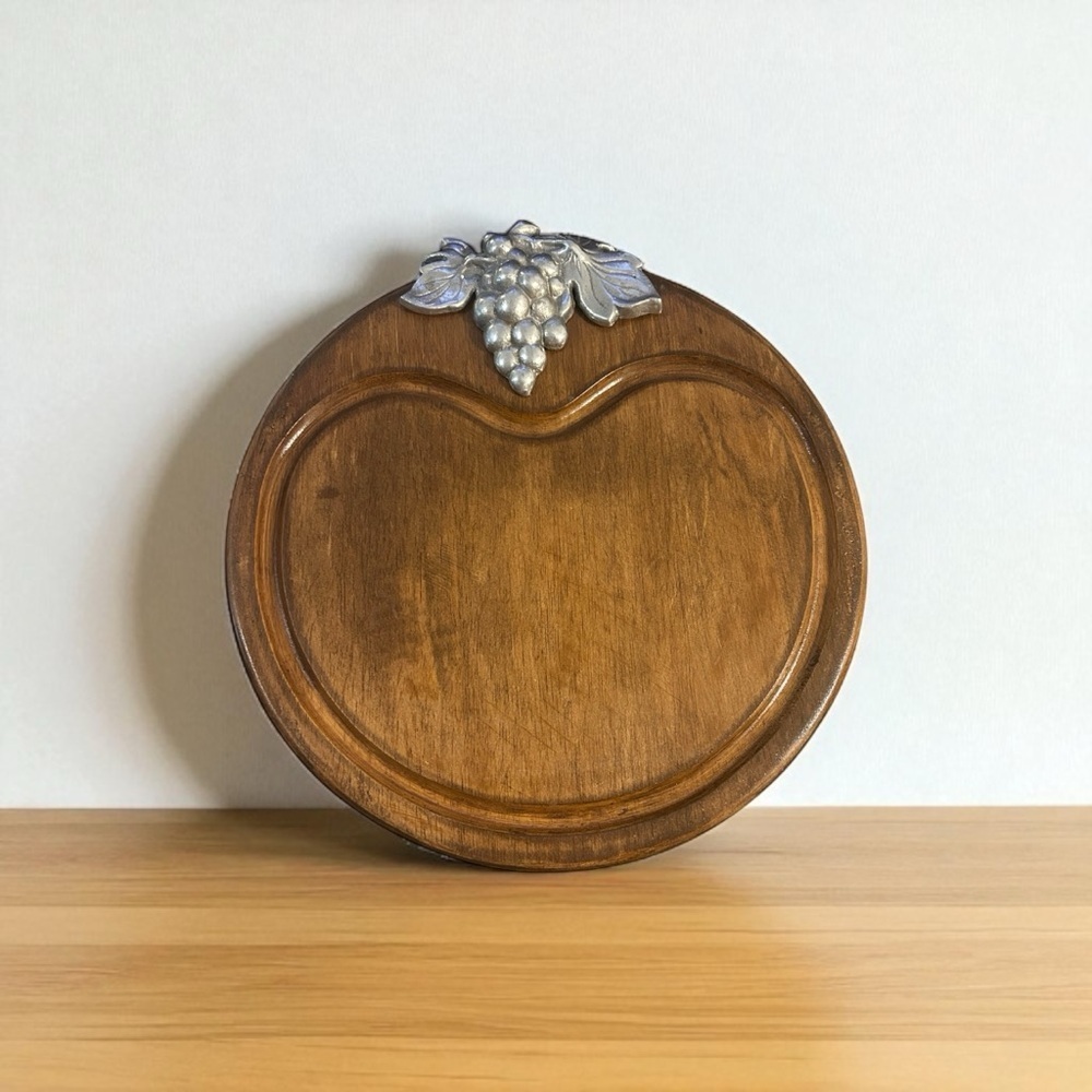 Round Wooden Cheese/Charcuterie/ Cutting Board with‎ Metal Grape Motif 14”